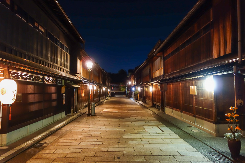 Visiting 9 cities in Japan - Oct and Nov 2016 - I didnt actually see anyone, but there was drumming coming from inside the wooden houses. No doubt the poor toeless geishas putting on a show for thei