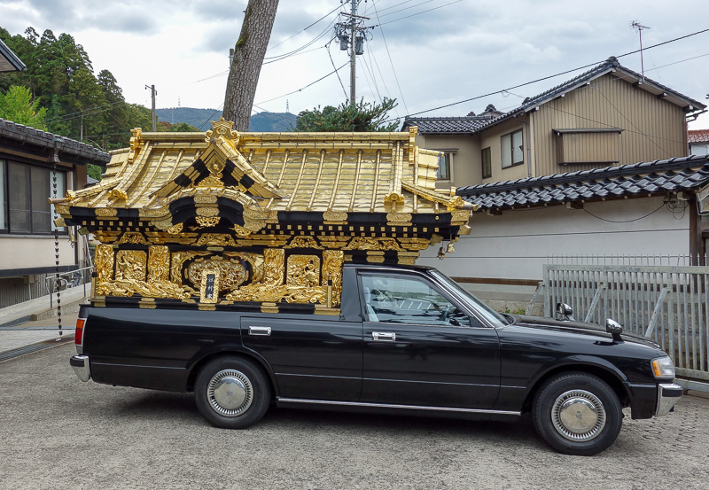Visiting 9 cities in Japan - Oct and Nov 2016 - This is the greatest hearse you will see in your life (or death).