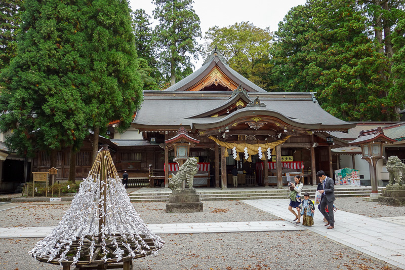 Visiting 9 cities in Japan - Oct and Nov 2016 - This is the main shrine in the area, complete with tour buses in the parking lot, not sure where the people on them were though, maybe the buses stay 