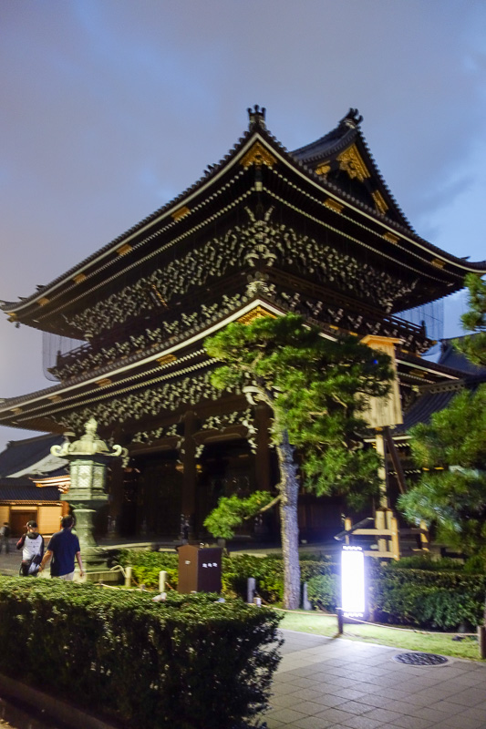 Visiting 9 cities in Japan - Oct and Nov 2016 - The completed temple with gold highlights and no scaffolding.