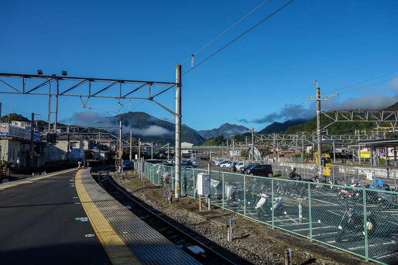 Japan-Mitsutoge-Kawaguchiko-Hiking-Shimoyama - Time to change trains at Otsuki. That is not Fuji.
