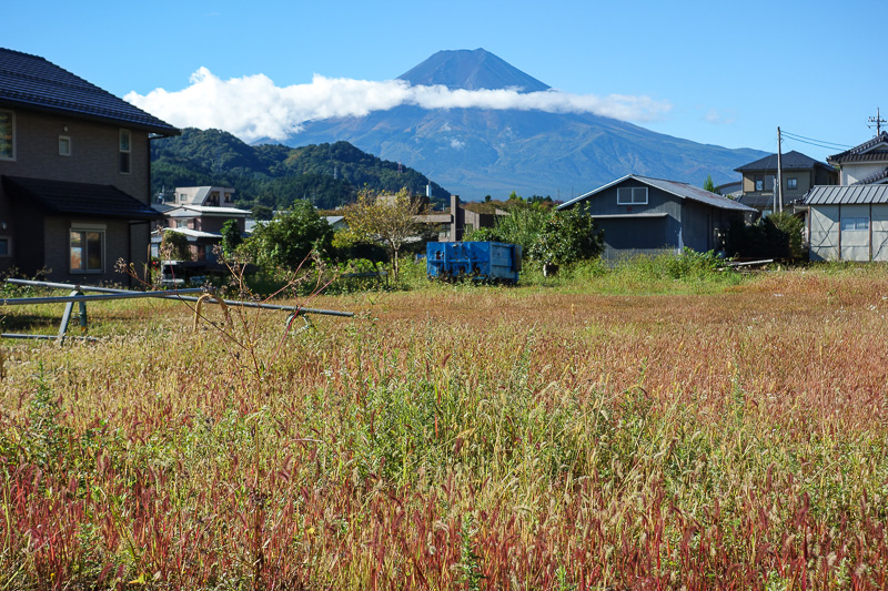 Japan-Mitsutoge-Kawaguchiko-Hiking-Shimoyama - First glimpse of Fuji, I was in luck so far, not completely covered by cloud. Lots of people travel half way around the world, take the direct train f