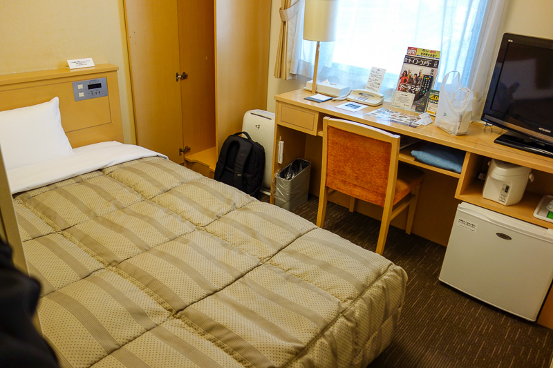 Visiting 9 cities in Japan - Oct and Nov 2016 - My room, it is tiny...