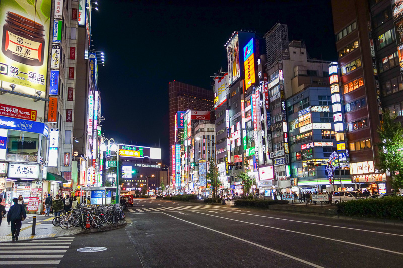 Visiting 9 cities in Japan - Oct and Nov 2016 - Being in Shinjuku, better take some neon photos.