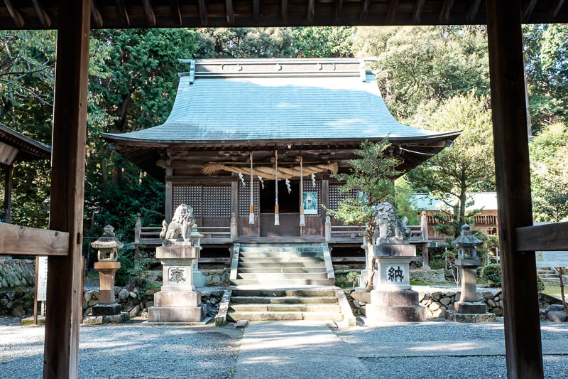 Back to Japan for even more - Oct and Nov 2017 - At first I thought this was the start of the trail, it sure looks like it. But its not, its just basic sort of a temple, and the path behind it just l
