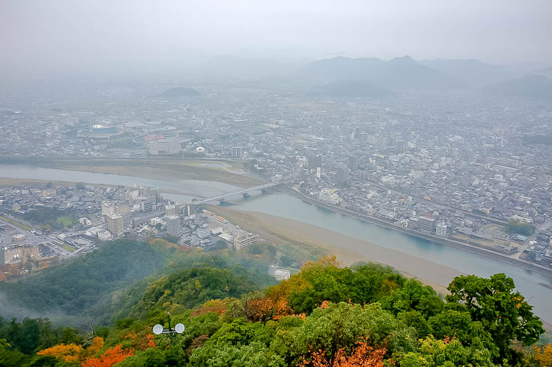 Japan-Gifu-Rain-Fog-Castle-Garden - Last view pic. Nice phone tower poking up from the trees. I think the foliage would have looked spectacular on a clear day.