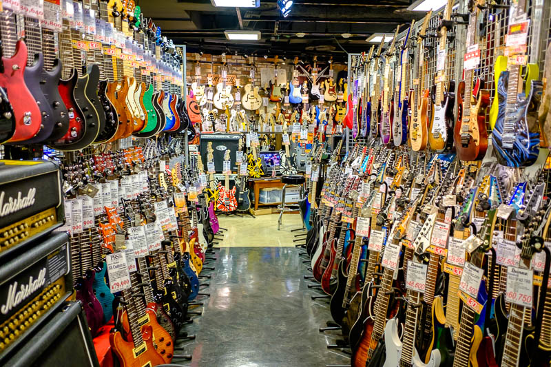 Japan-Tokyo-Shibuya-Shopping Street-Ramen - They also sell secondhand guitars, including lots of Japan only weird guitars. I want them all. This is another reason why I probably cant ever live i