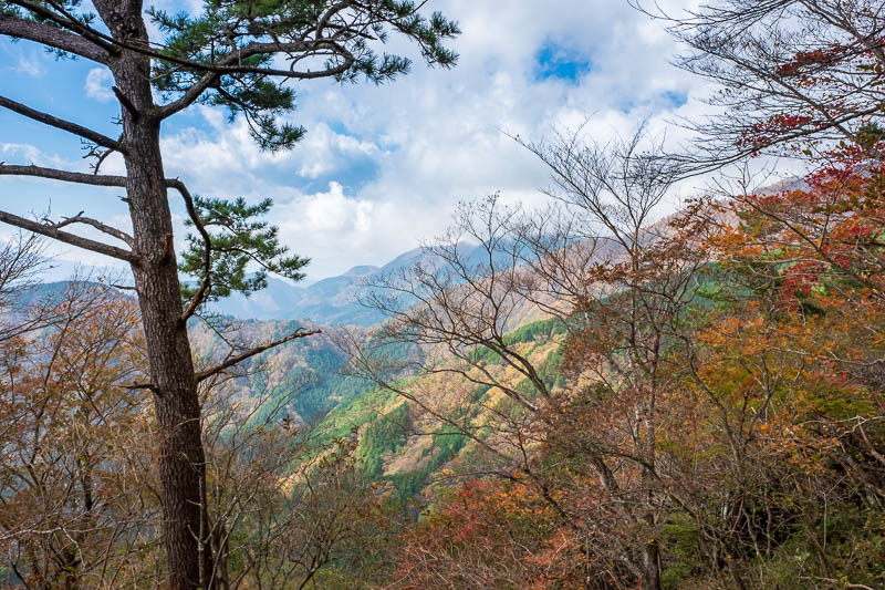 Japan-Hiking-Mount Tanzawa-Shibusawa - First view of the other side of the mountain range.