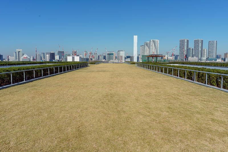 Japan-Tokyo-Tsukiji-Toyosu - And I had the whole garden to myself! I stripped off and ran a lap.
