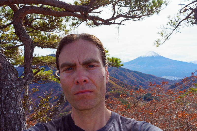 Japan-Hiking-Sasago-Seihachiyama - My big head and the tree and Fuji. I look hot. I was.