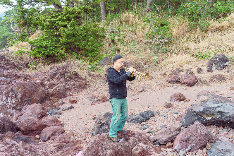 Japan-Tokyo-Izu Peninsula-Atami - OK, this is the only guy I saw for a couple of hours, which was surprising. More surprising, he is playing a trumpet, very badly. He is also filming h