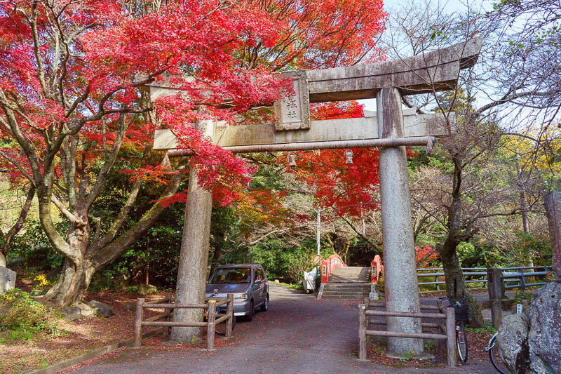 Japan-Kitakyushu-Sarakurasan-Hiking - And sure enough, I soon found a road, a gate and a big red tree. Photo ruined by inconsiderate people that parked their car and scooter here rather th