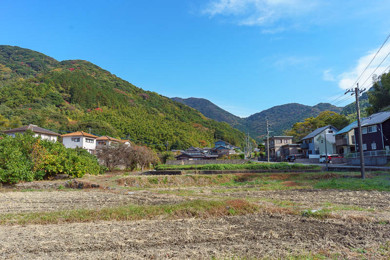 Japan-Kitakyushu-Sarakurasan-Hiking - I came out in this awesome rural valley. Thankfully I found a vending machine. I chose not to carry water today as I knew the top of the mountains was