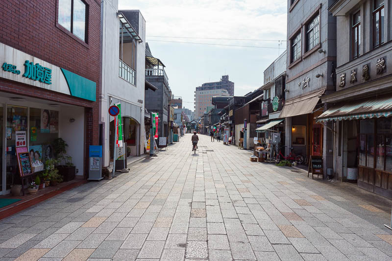 Of course I am back in Japan yet again - Oct and Nov 2018 - This quiet street is just outside the official tourist zone on the maps they put up, so there is no one here.