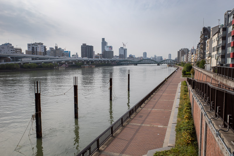 Japan for the 9th time - Oct and Nov 2019 - The mighty, hazy, Sumida river. Note the lack of people, I think theres a grand total of 2 in this shot.