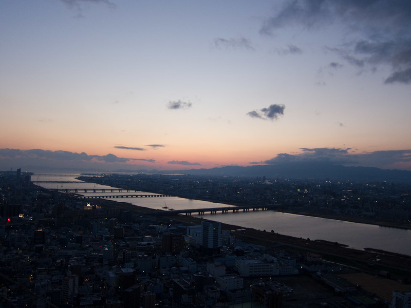 Japan-Osaka-Omurice-Umeda Sky - Now some photos of the view at sunset, you can appreciate how big the entire Kansai region is. The sheer number of bridges and railawy lines is amazin