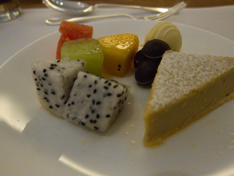 Hong Kong-Airport-Boeing 777-Lounge - There were several large cakes and tortes that no one had touched that werent pre cut into slices. I also was too afraid to ruin them. So I just had s