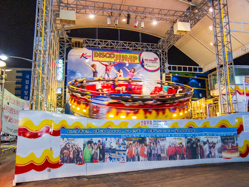 Korea-Seoul-Dongdaemun-Kpop-Dumplings - This ride was pretty violent, it doesnt just spin it shakes up and down and throws people out of their seats, and then spins some more before they can