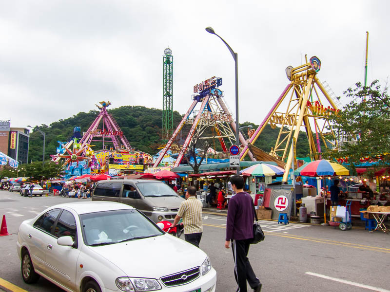 Korea-Incheon-China Town-Amusement Park - The busiest part of the fun fair.