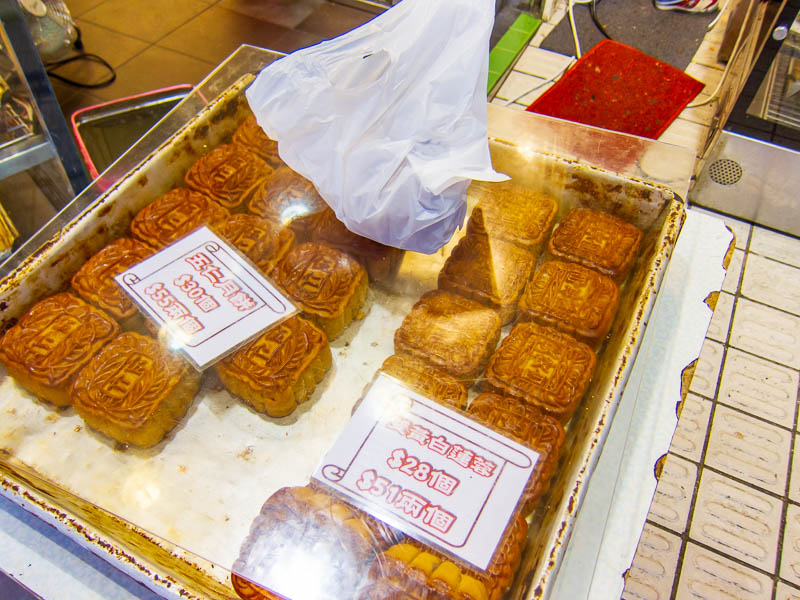 Hong Kong-Moon Cake-Bus - I decided to buy a moon cake from a street stall that was the most non western looking place I could find, they are actually expensive! nearly $4 each