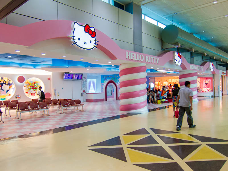 Taiwan-Taoyuan-Airport-Hello Kitty-Beef - Taipei airport seems to go for miles, it just keeps going and going, past various flow exhibits, art shows, design institute things, hello kitty world