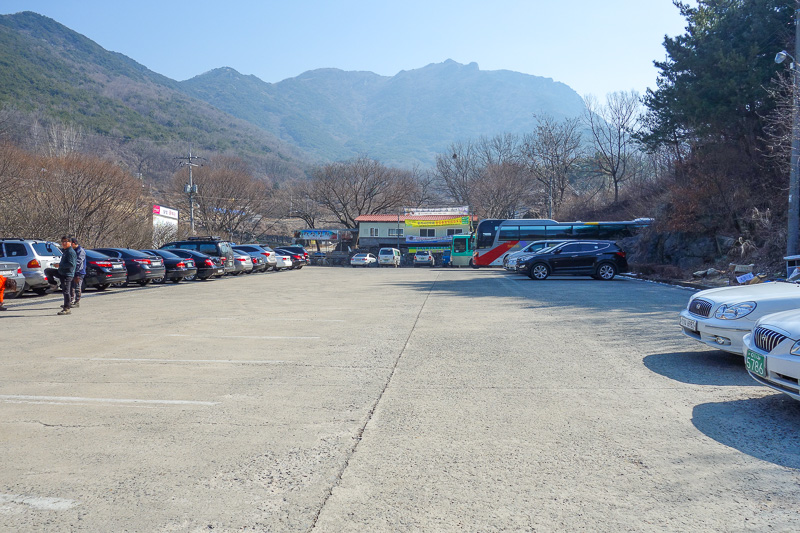 Korea-Daegu-Hiking-Bisuelsan - This is where I decided was the furthest point in the bus route, and where I should get off. You would think there would be a store of some sort here 
