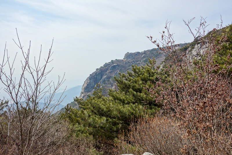 Korea-Daegu-Hiking-Bisuelsan - I left all the bus people behind, and continued along the ridge towards the main peak. Here it is off in the distance. Remember it from the ground abo