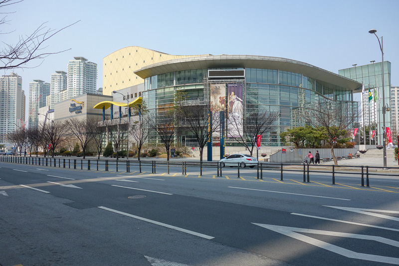 Korea-Daegu-Hiking-Apsan - This is the Daegu opera house. It looks more like a shopping centre. I remember seeing on previous nights in subway station big signs explaining what 