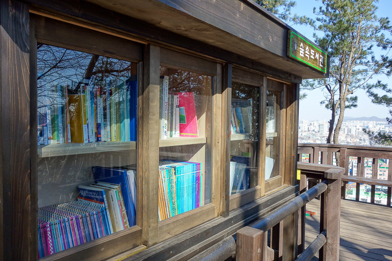 Korea-Incheon-Hiking - A unique feature of this lookout is the free open air library. In case you want to sit out in the freezing wind and read some sort of nationalistic sa