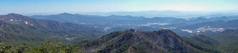 Korea-Daegu-Hiking-Gatbawi-Palgonsan - Todays panorama. This is at least half way down, and yet looks much higher than the photos from the top.