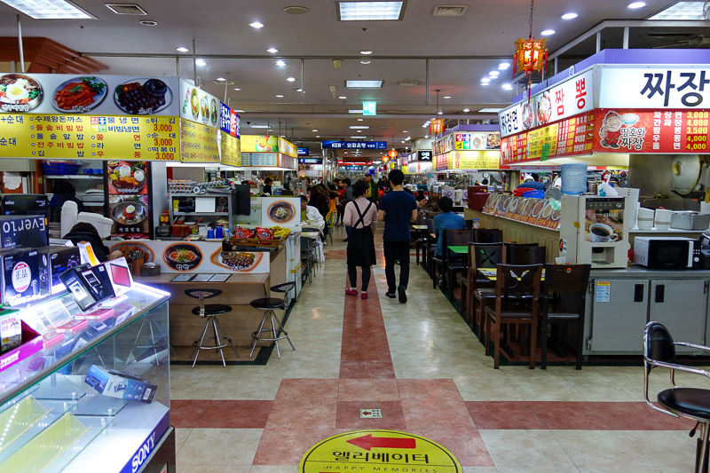 Korea again - Incheon - Daegu - Busan - Gwangju - Seoul - 2015 - On the hunt for the train office, where I need to pickup my bullet train tickets at some point, I came across this cheaper food court on like the 8th 
