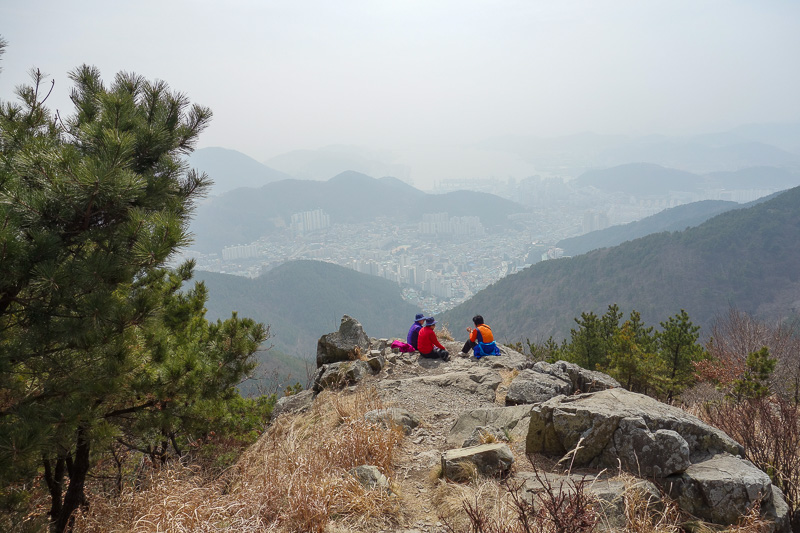 Korea-Busan-Hiking-Gudeoksan - And now its time to head down. These oldies are enjoying the view and their picnic.