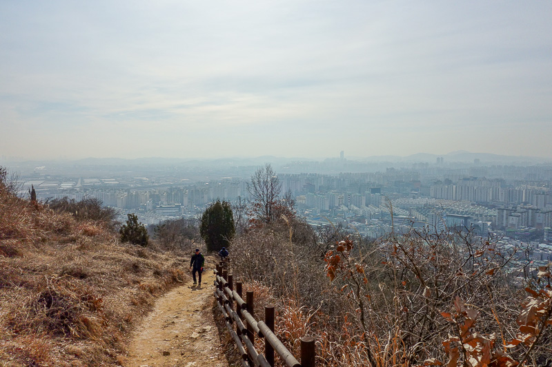 Korea-Incheon-Songdo-Hiking-Gaesan - Looking back from the second ridge at a hazy Incheon.