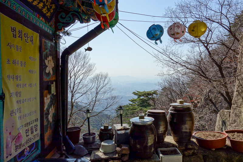 Korea-Seoul-Hiking-Bukhansan-Dobongsan - This is pretty much the entire temple. A lady stuck her head out the sliding door and looked angry, so I moved on. Behind here was where a ranger caug