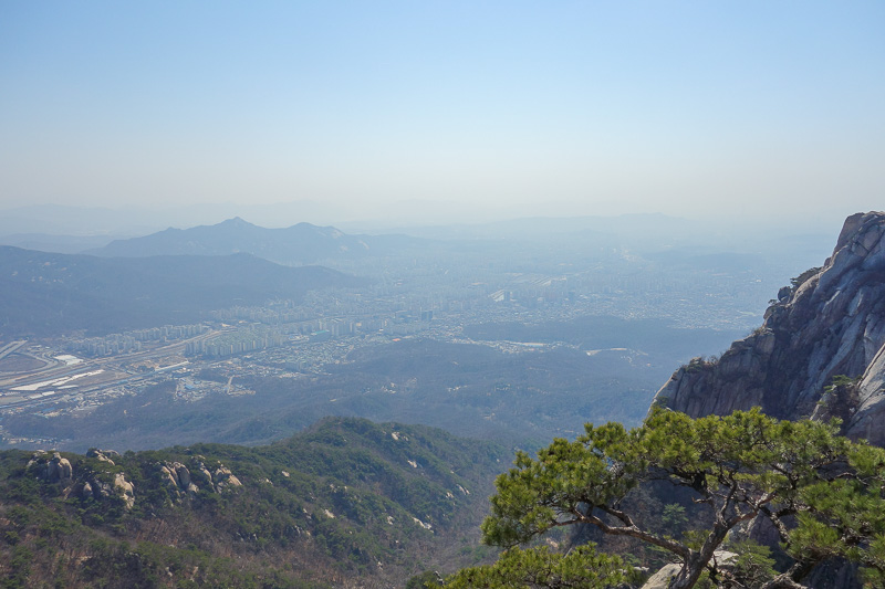 Korea-Seoul-Hiking-Bukhansan-Dobongsan - A bit more view. Not as polluted 2 days ago, but still polluted. Probably should have gone yesterday when it was a lot clearer.