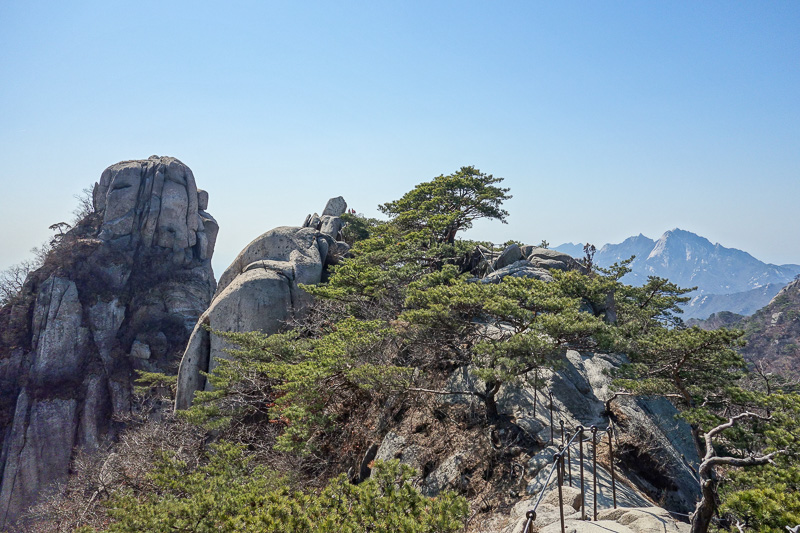 Korea-Seoul-Hiking-Bukhansan-Dobongsan - Best to hang on at all times.