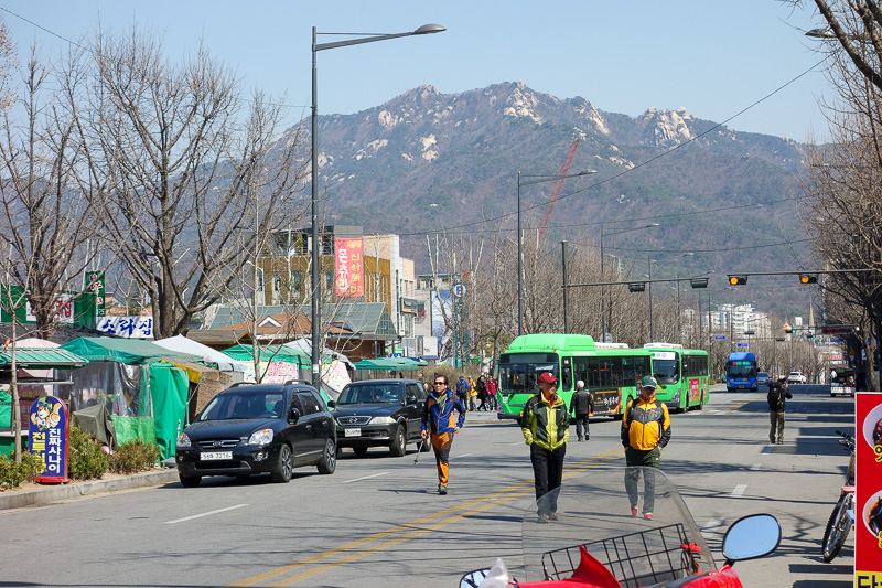 Korea-Seoul-Hiking-Bukhansan-Dobongsan - I am fairly certain as I walked back to the subway that I was looking at the mountain from 2 days ago. But I cant be 100% sure. Might have to come bac