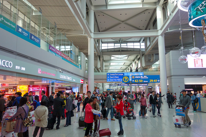 Korea again - Incheon - Daegu - Busan - Gwangju - Seoul - 2015 - The main terminal. It has lots and lots of shops. Theres a department store before check in. They also have lots of performances, free movie theatres,