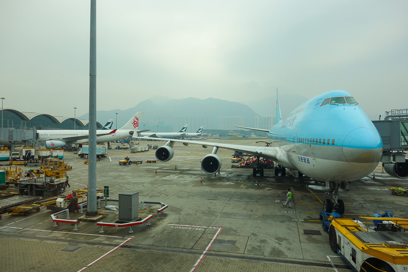 Hong Kong-Airport-Lounge - Now I have moved into the cabin, lounge number 3, and taken this photo to pretend I wanted to take photos of planes. I feel like an idiot taking loung