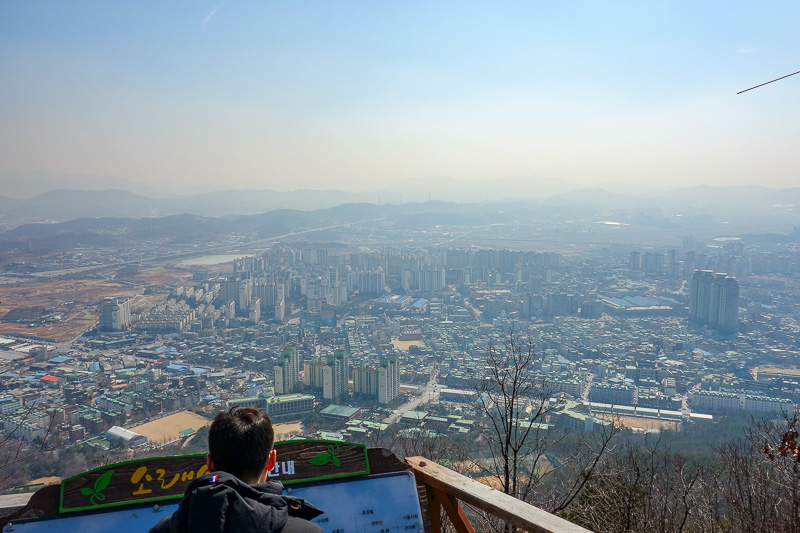 Korea-Hiking-Incheon - And one looking in the other direction. The haze generally gets worse as the day goes on, at dawn it always seems very clear. I guess factories are to