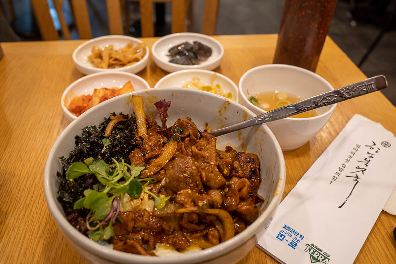Korea-Seoul-Insadong-Bibimbap - I found a good pork bibimbap for dinner in one of many GRAND OPEN! places in a new looking shopping centre. It was delicious, and not too huge. The Me
