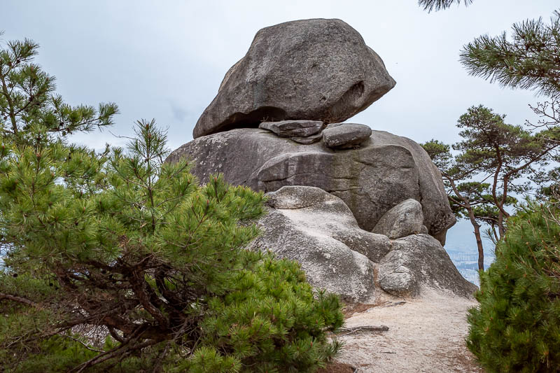 Korea-Seoul-Hiking-Suraksan - But still, many more rocks to clamber over or around.
