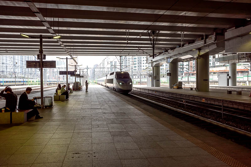 Korea-Daegu-Gyeongju-Train - Here comes my train!