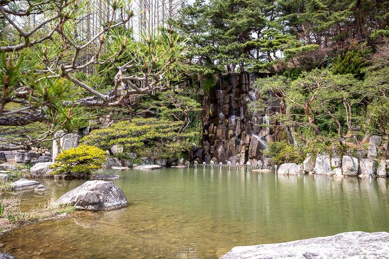 Korea-Gyeongju-Wolseong-Bomunho - It generates this fake waterfall. It seems to exist to keep you entertained while you wait 5 minutes for a bus. So.. that's all for now! That was a lo