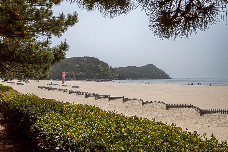 Korea-Busan-Beach-Dadaepo - I lied, there is a slightly better beach view, but there is no beach view to be had from the main path around the hill. The light is very weird in thi