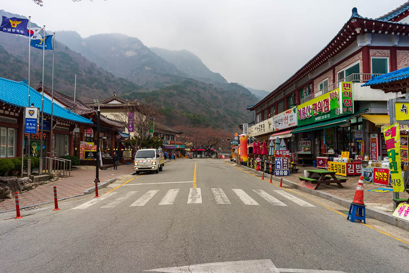 Korea-Hiking-Gyeryongsan - If you are reading this wanting to do the same loop course that I did, or you just want to avoid the $4 entrance fee, TURN RIGHT HERE.