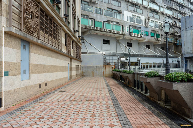 Hong Kong-Kowloon - And as mentioned, all of a sudden the water side walking path hits a very weird dead end. The end of the line.