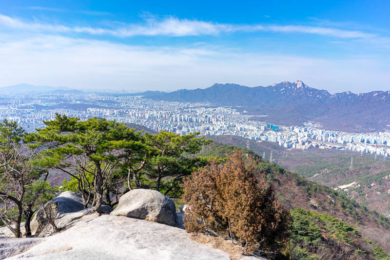 Korea - HK - China - KORKONG! - A bit more Seoul. I have climbed all those mountains on the horizon on previous trips, they are all in the Bukhansan national park, which has a lot of