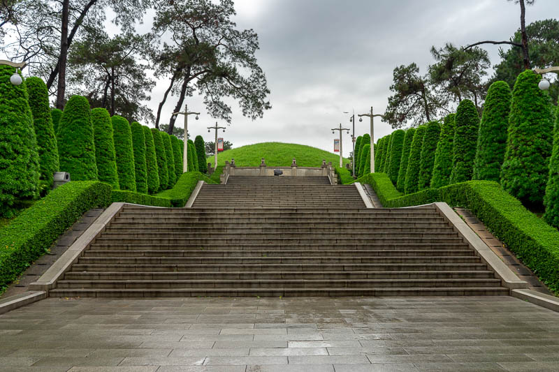 China-Guangzhou-Architecture - And here lay the bodies of the 4 martyrs of the great communist uprising.