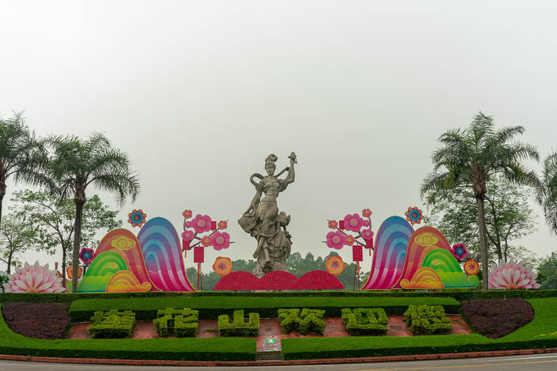 China-Guangzhou-Rain-Lotus Hill - So far it was as I expected. Car parks, kids rides, plastic colored flowers.